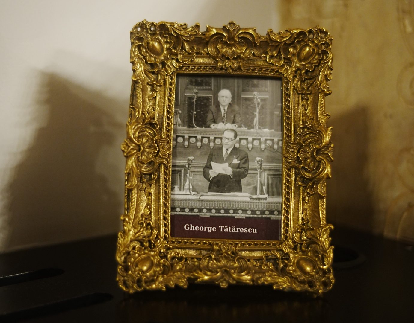 Art. History. Experience. – Eleganța camerei de Black Jack în inima Bucureștiului 10 Art. History. Experience. – Eleganța camerei de Black Jack în inima Bucureștiului